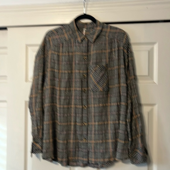 Break My Stride Buttondown Top - Picture 4 of 9